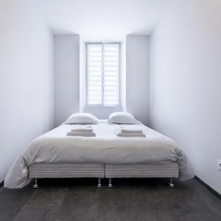Le Bijoux Carnot Apartment *