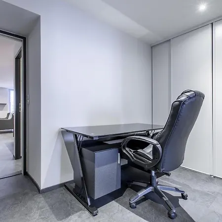 Le Bijoux Carnot Apartment *